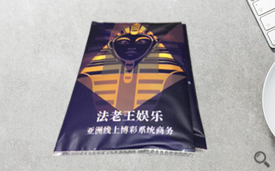 皮夾式面紙包採雙口袋設計，兩側各7抽面紙，小巧霧面有質感。